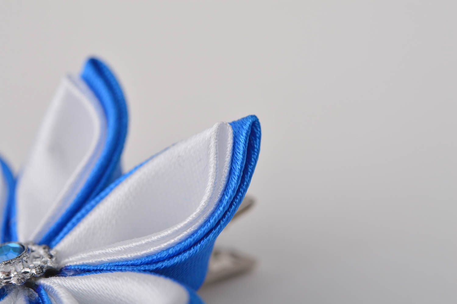 Weiß blaue Blume Haarspange handgemachter Schmuck Accessoires für Mädchen Atlas foto 9