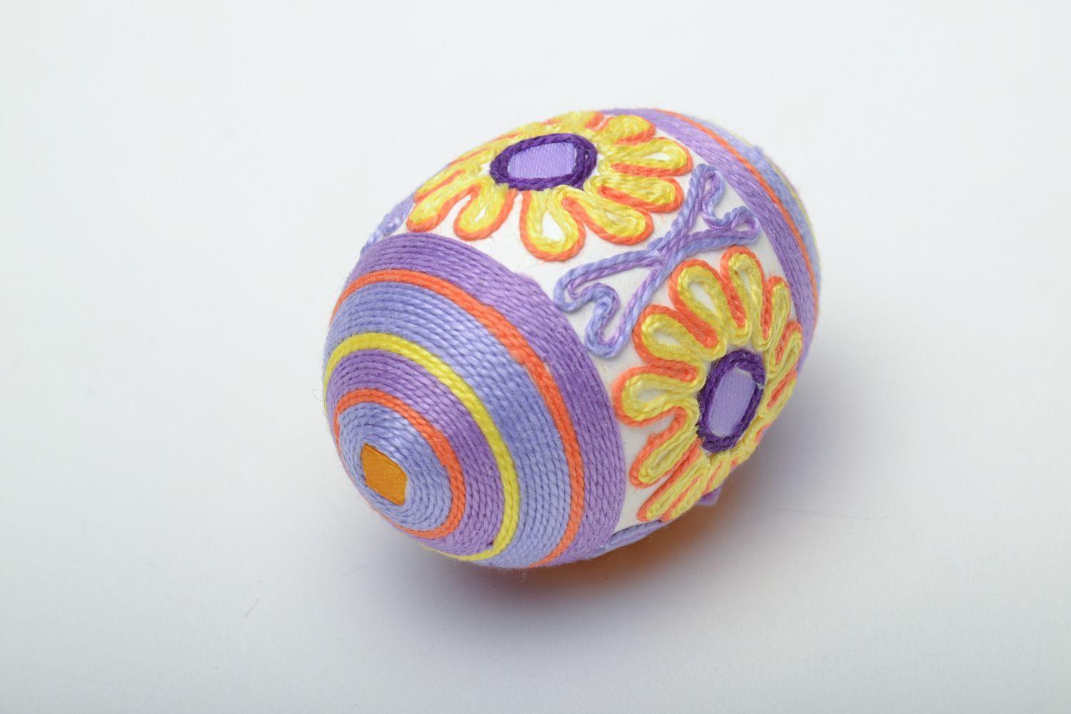 Easter egg woven over with threads photo 3