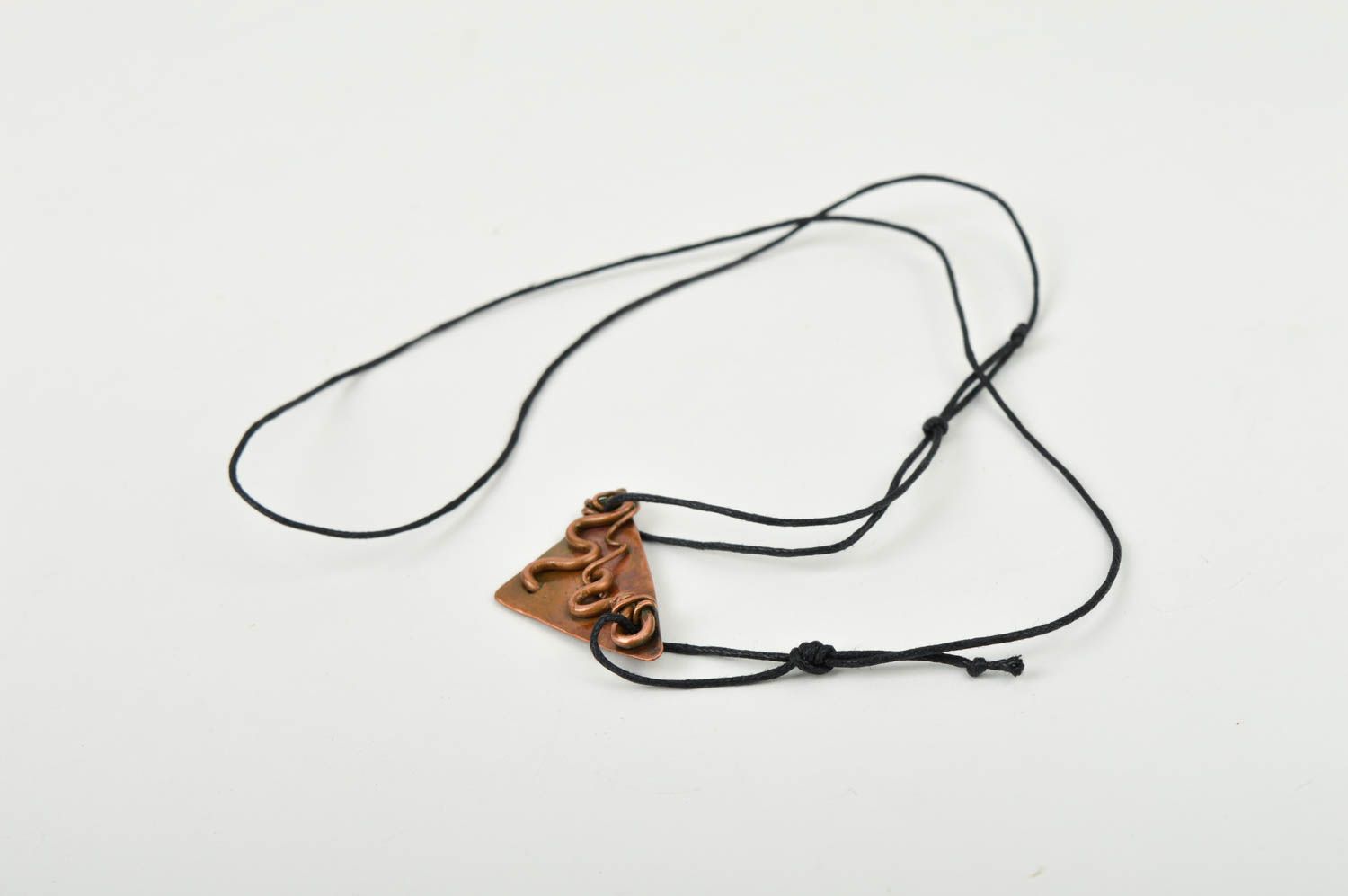 Colgante hecho a mano de cobre accesorio para mujer bisutería artesanal foto 5