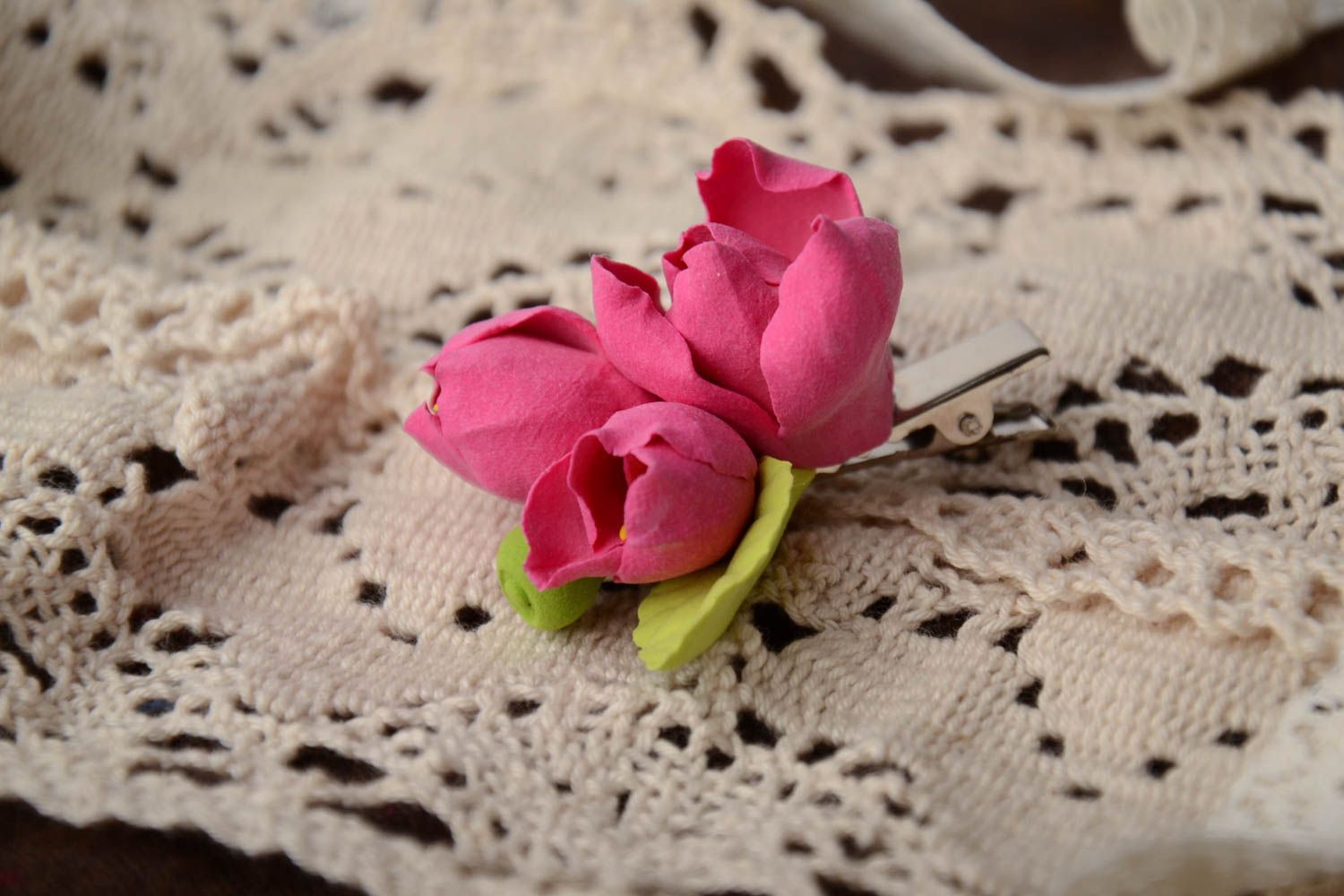 Pince à cheveux fleurs roses en pâte autodurcissante élégante faite main photo 1