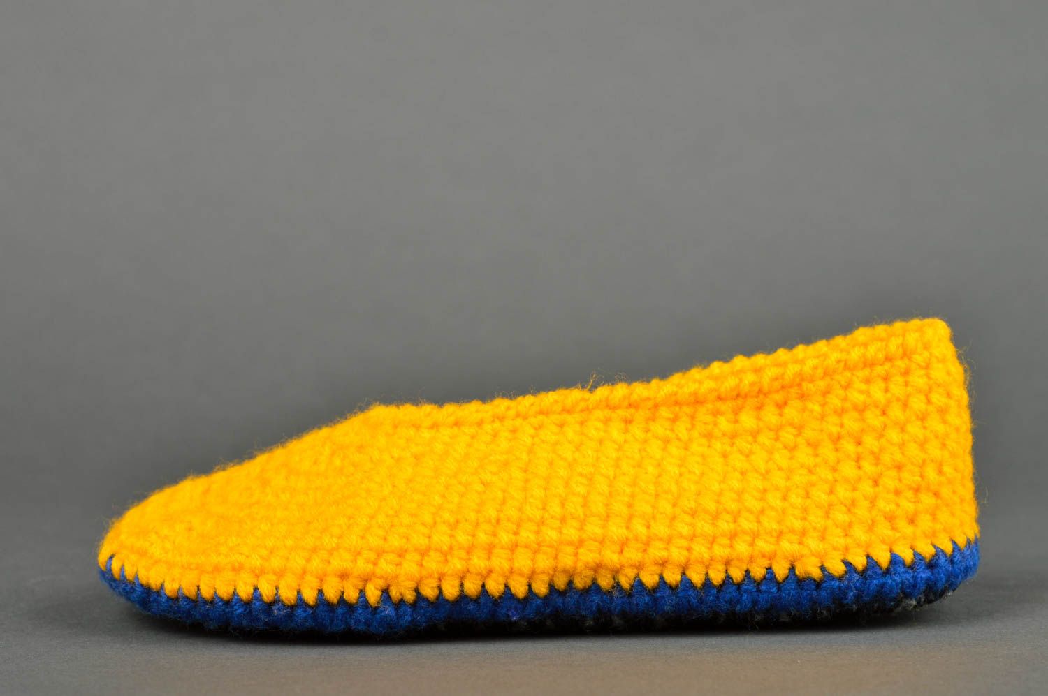 Pantoufles tricotées Chaussons design fait main jaunes Accessoire enfant photo 3