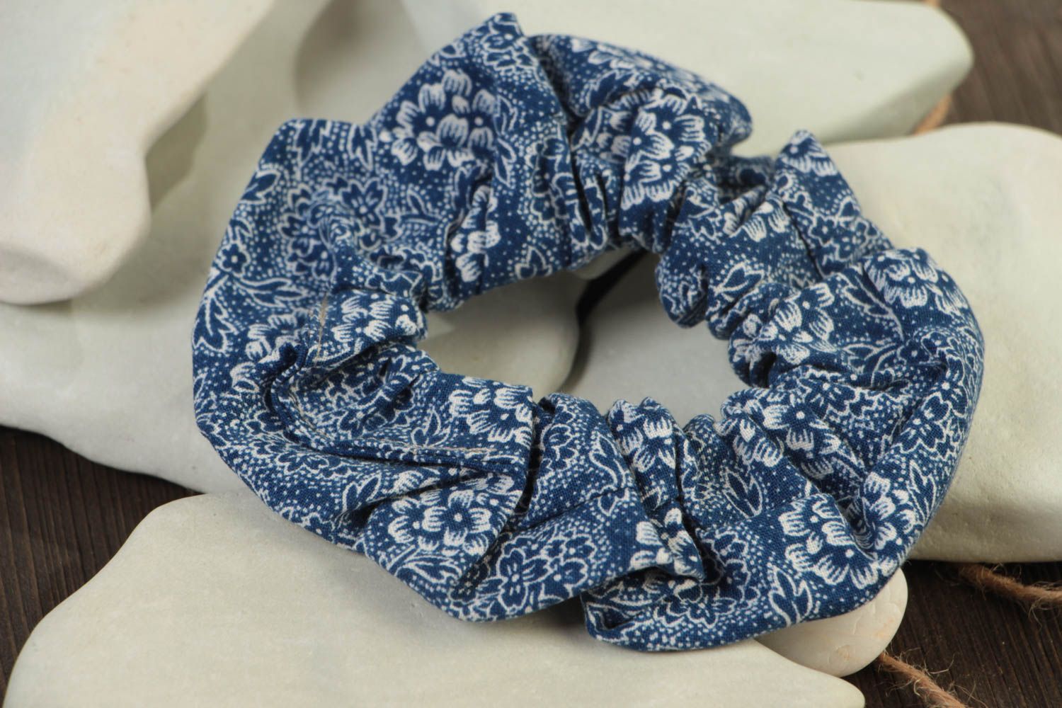 Handmade designer elastic hair band sewn of blue cotton with white ornament photo 1