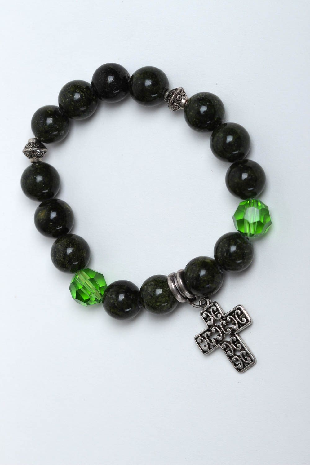 Bracelet serpentine Bijou fait main vert avec croix en métal Cadeau femme photo 2
