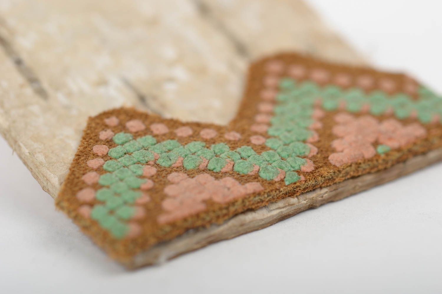 Schmuck für Frauen handgemacht schöne Brosche bunt Schmuck aus Naturmaterialien foto 5