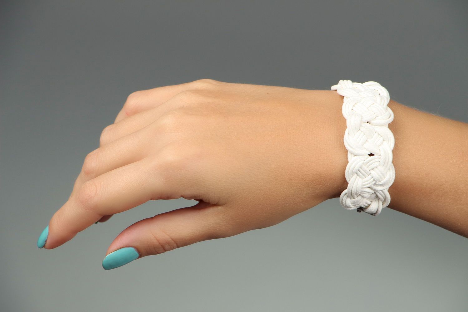White wrist bracelet photo 4
