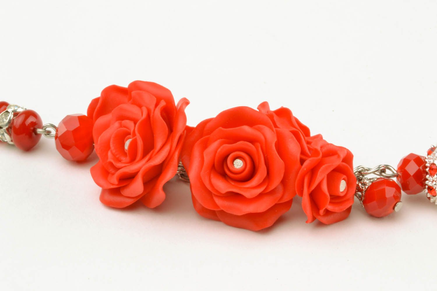 Bracelete artesanal Rosas vermelhas de argila de polímero foto 3