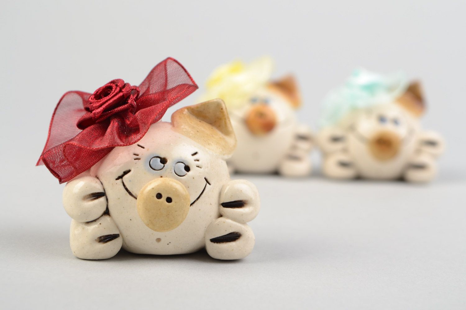 Set of 3 handmade miniature ceramic figurines of pigs painted with glaze photo 4
