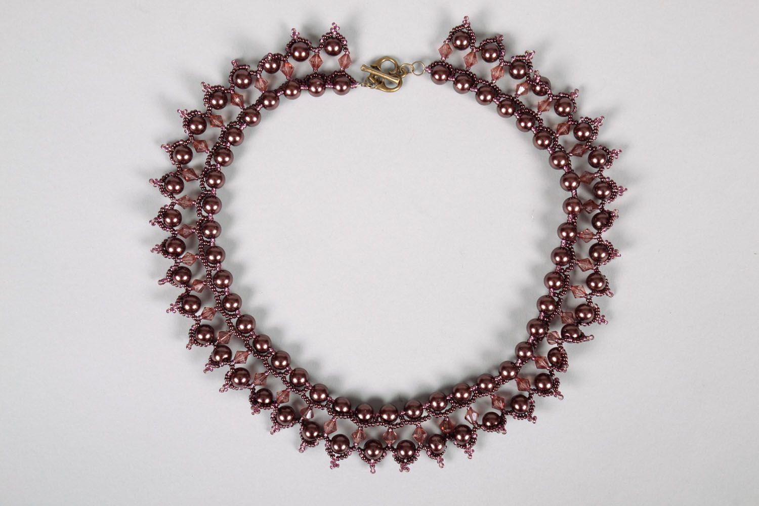 Schönes Collier aus Perlen und Glasperlen foto 3