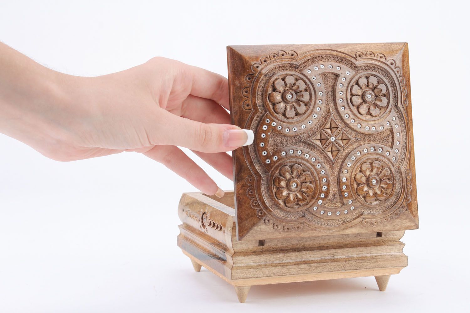 Carved box with inlay photo 4