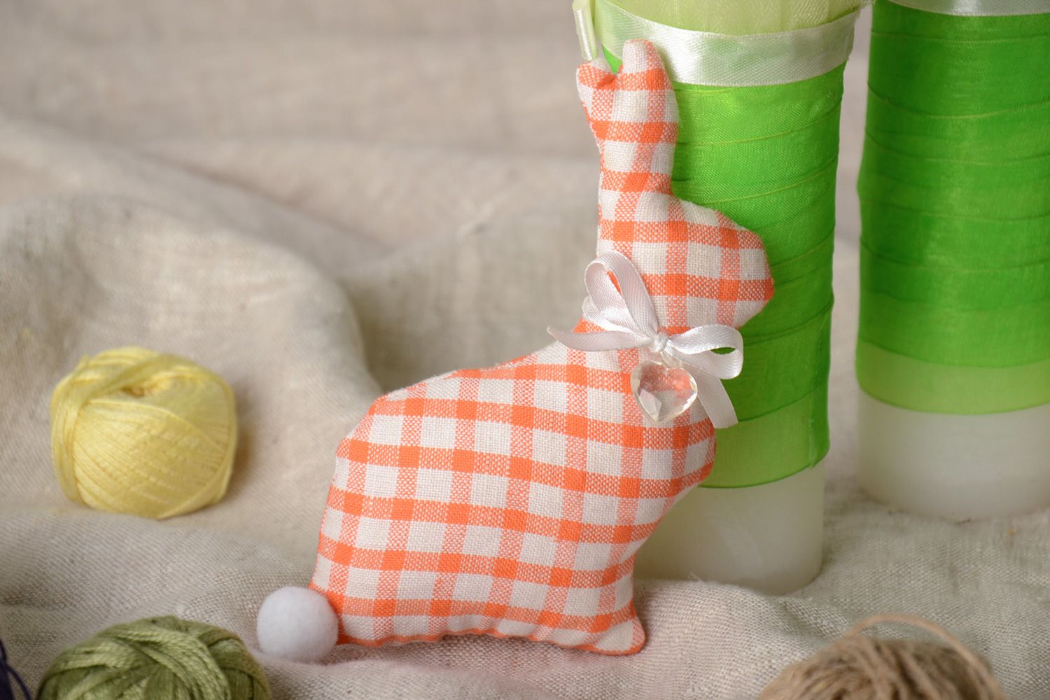 Petite peluche décorative en coton en forme de lapin à carreaux fait main  photo 1