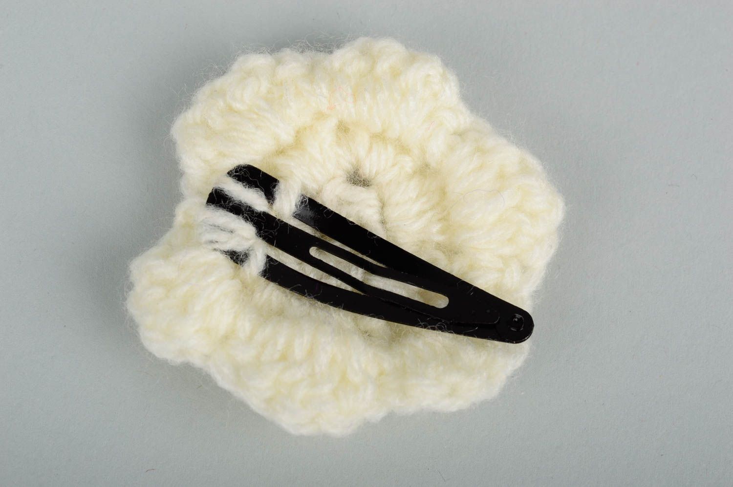 Pinza para el pelo con flor hecha a mano accesorio a crochet regalo original foto 4