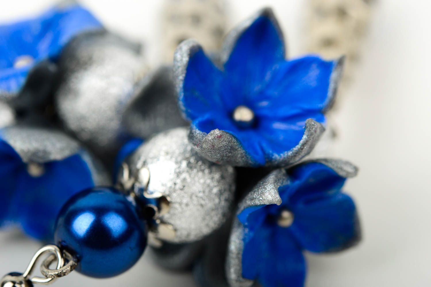Boucles d'oreilles fleurs Bijou fait main bleu pâte polymère Accessoire femme photo 5