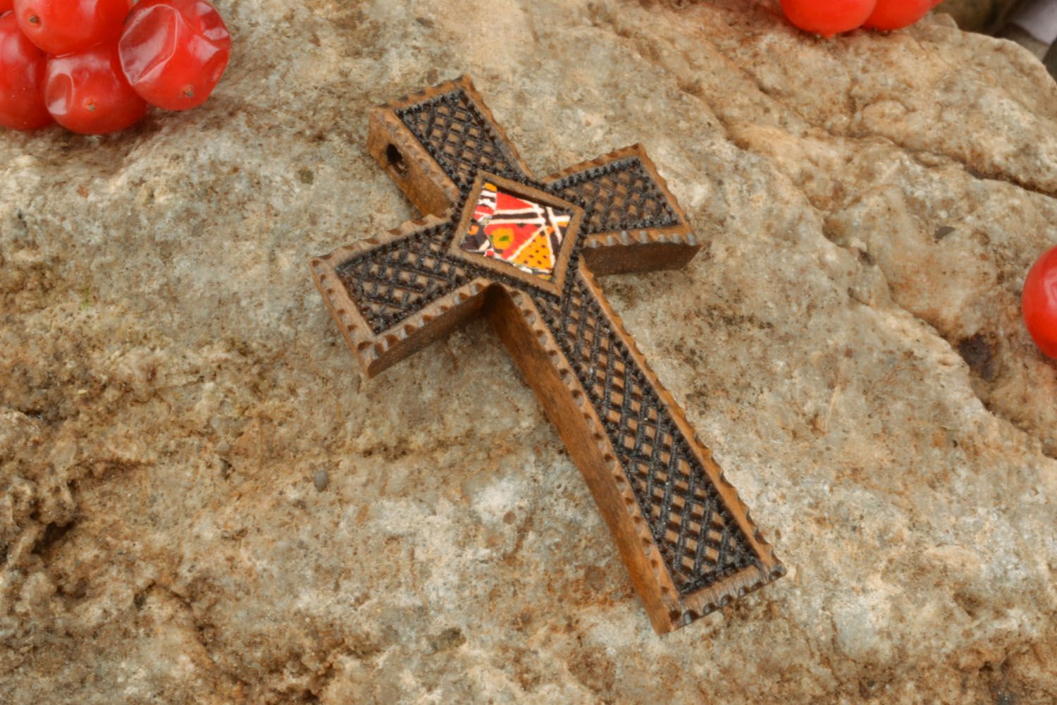 Croce di legno fatta a mano crocetta intagliata in legno design originale foto 1