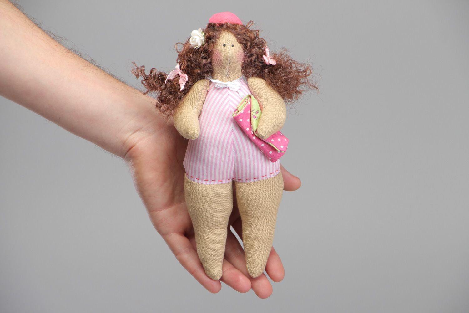 Jolie poupée en tissus naturels originale faite à la main Fille baigneuse photo 4