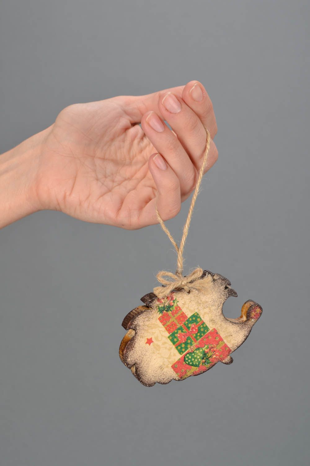 Brinquedo do Natal esculpido a mão de madeira Ouriço foto 2