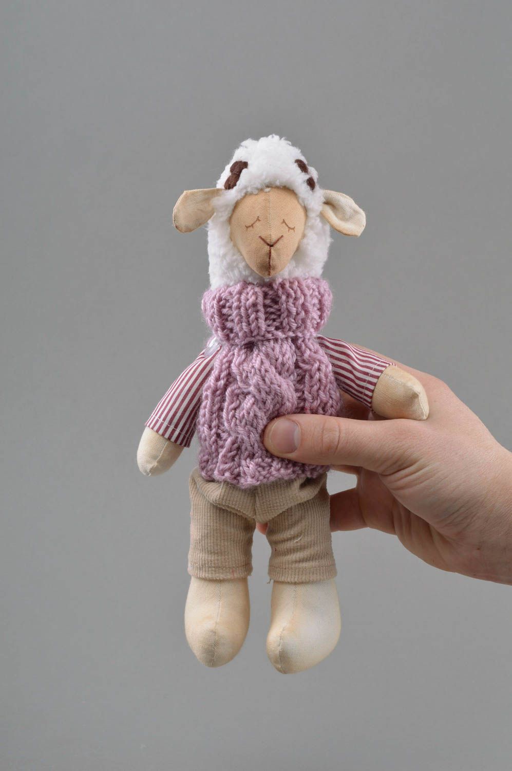 Peluche mouton en coton vêtu d'un pull mauve faite main cadeau pour enfant photo 3