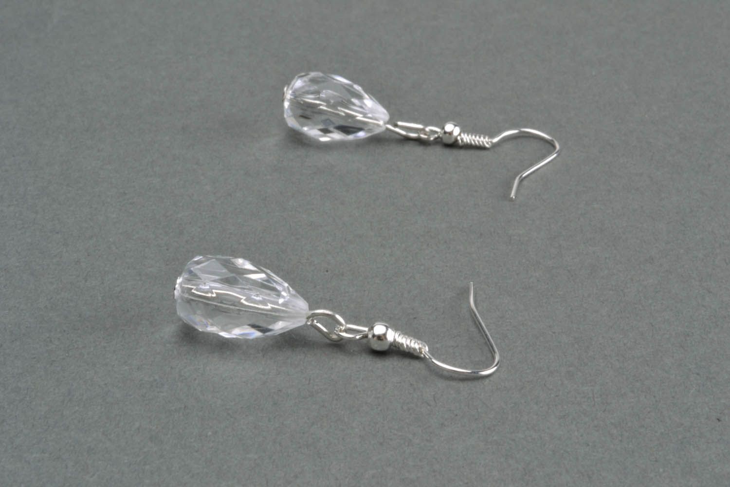 Boucles d'oreilles pendantes transparentes faites main photo 2