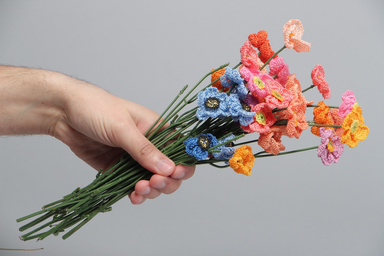 Bunte künstliche Blumen aus Textil gehäkelt künstlerisch handmade foto 5