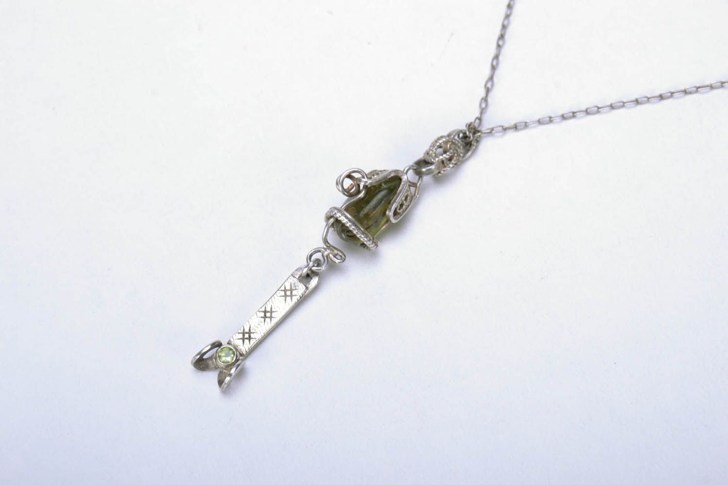 Pingente de prata para pescoço com chrysolite jóias de mulher feita à mão  foto 4