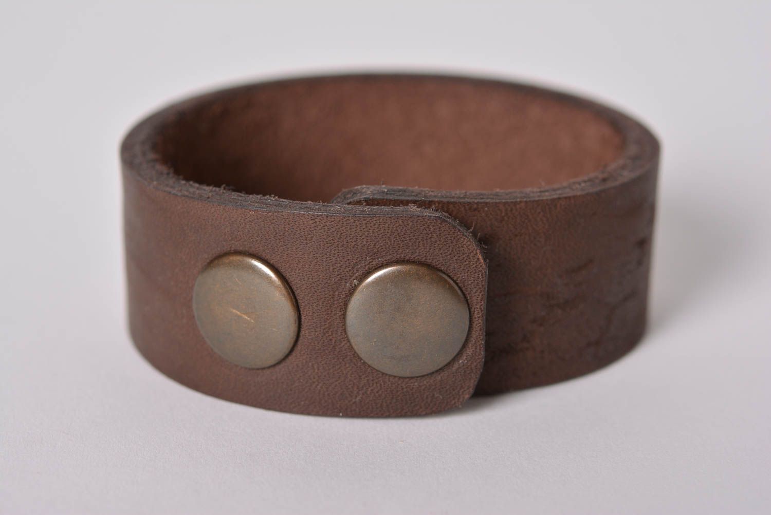 Bracelet cuir Bijou fait main simple Accessoire design de couleur marron photo 3