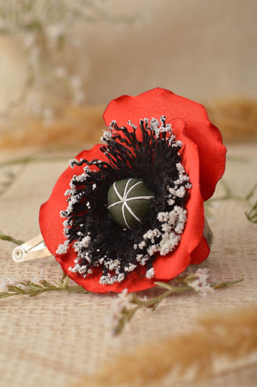 Аксессуар для волос украшение ручной работы заколка с цветком в виде мака атлас фото 1