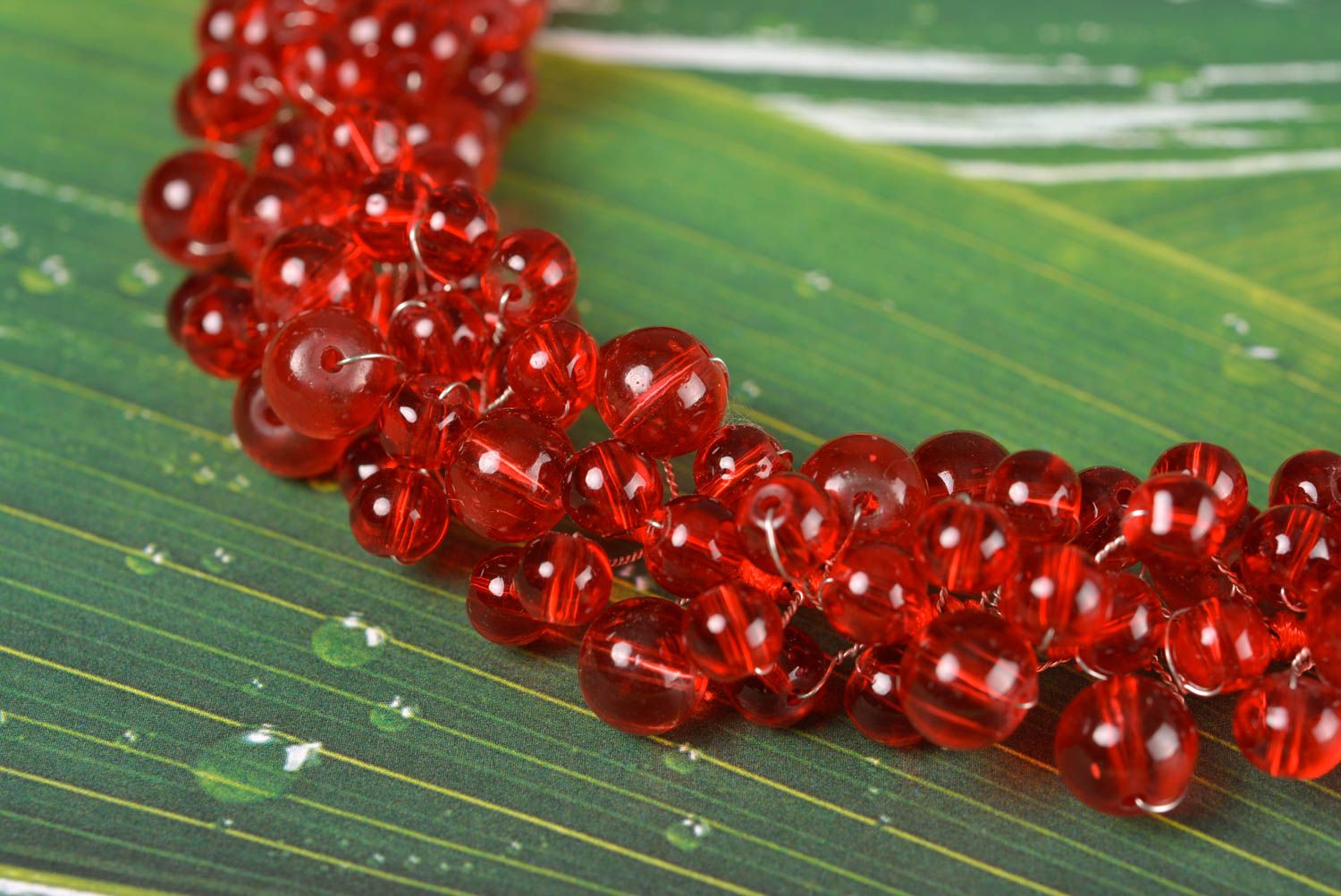 Collier en perles fantaisie rouges sur fil de fer fait main cadeau pour femme photo 2