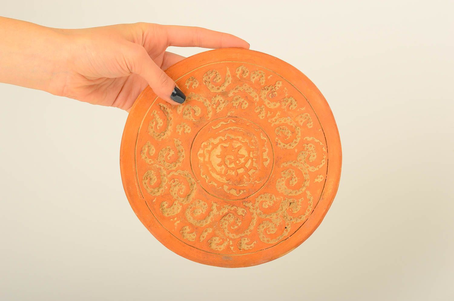 Керамическая тарелка хэнд мэйд глиняная посуда молочная керамика коричневая фото 2