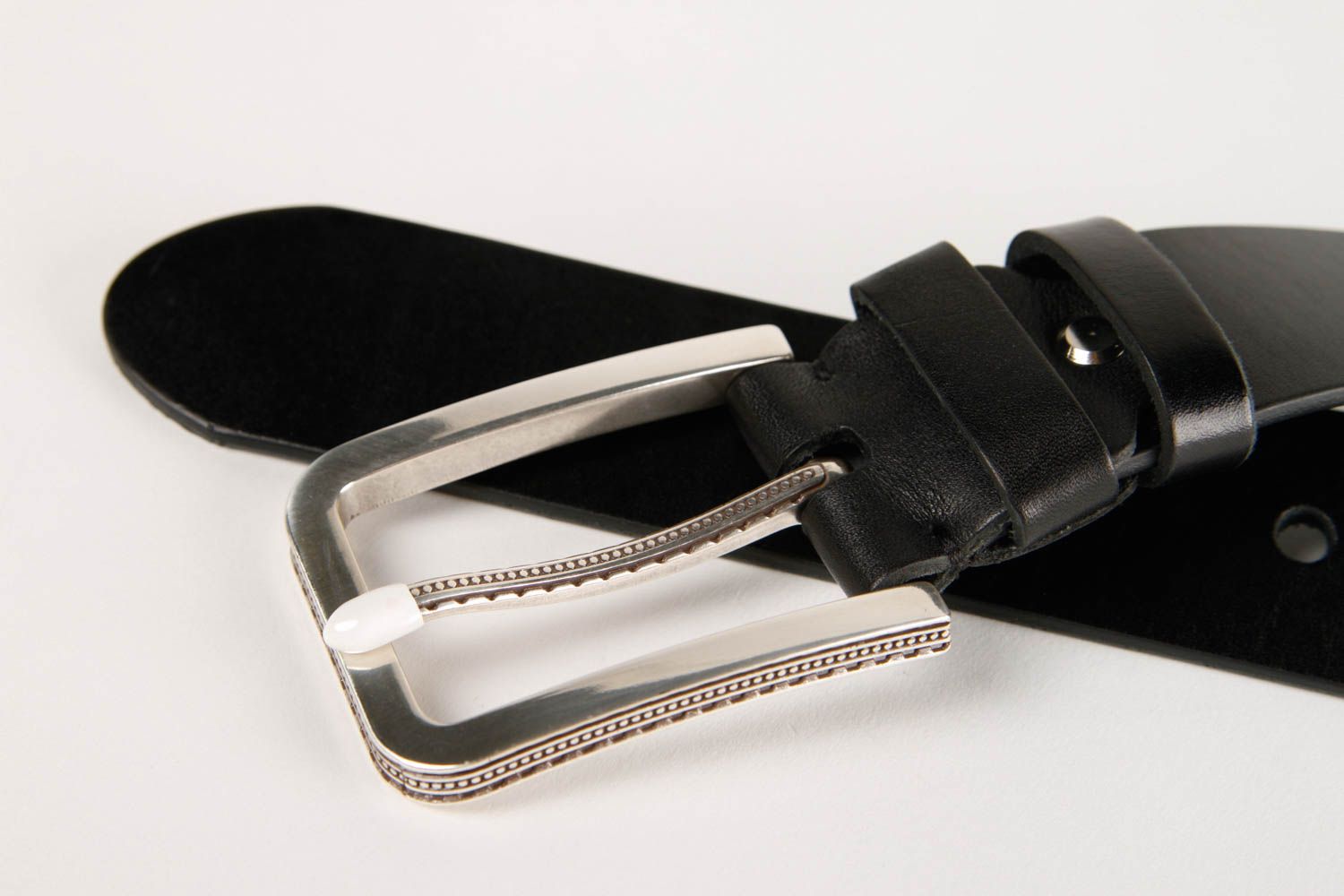 Cinturón de cuero hecho a mano color negro regalo para hombre accesorio de moda foto 4