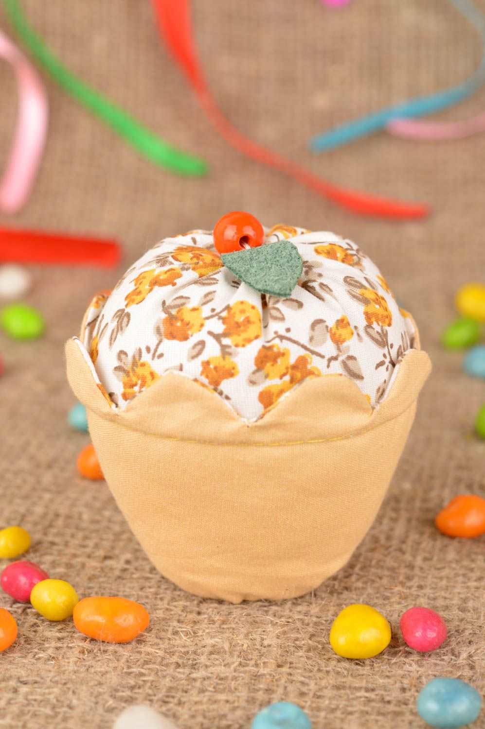 Handmade Nadelkissen Cupcake Deko aus Stoff Zubehör zum Nähen Geschenk für Frau foto 1