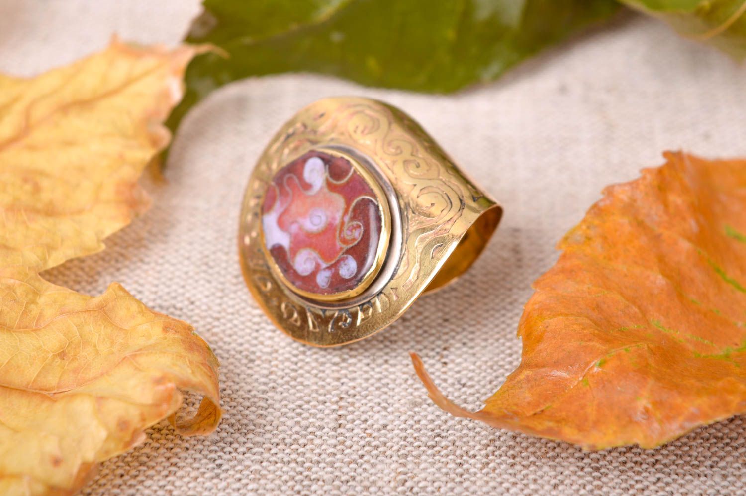 Кольцо ручной работы кольцо из латуни массивное авторское украшение с эмалью  фото 1