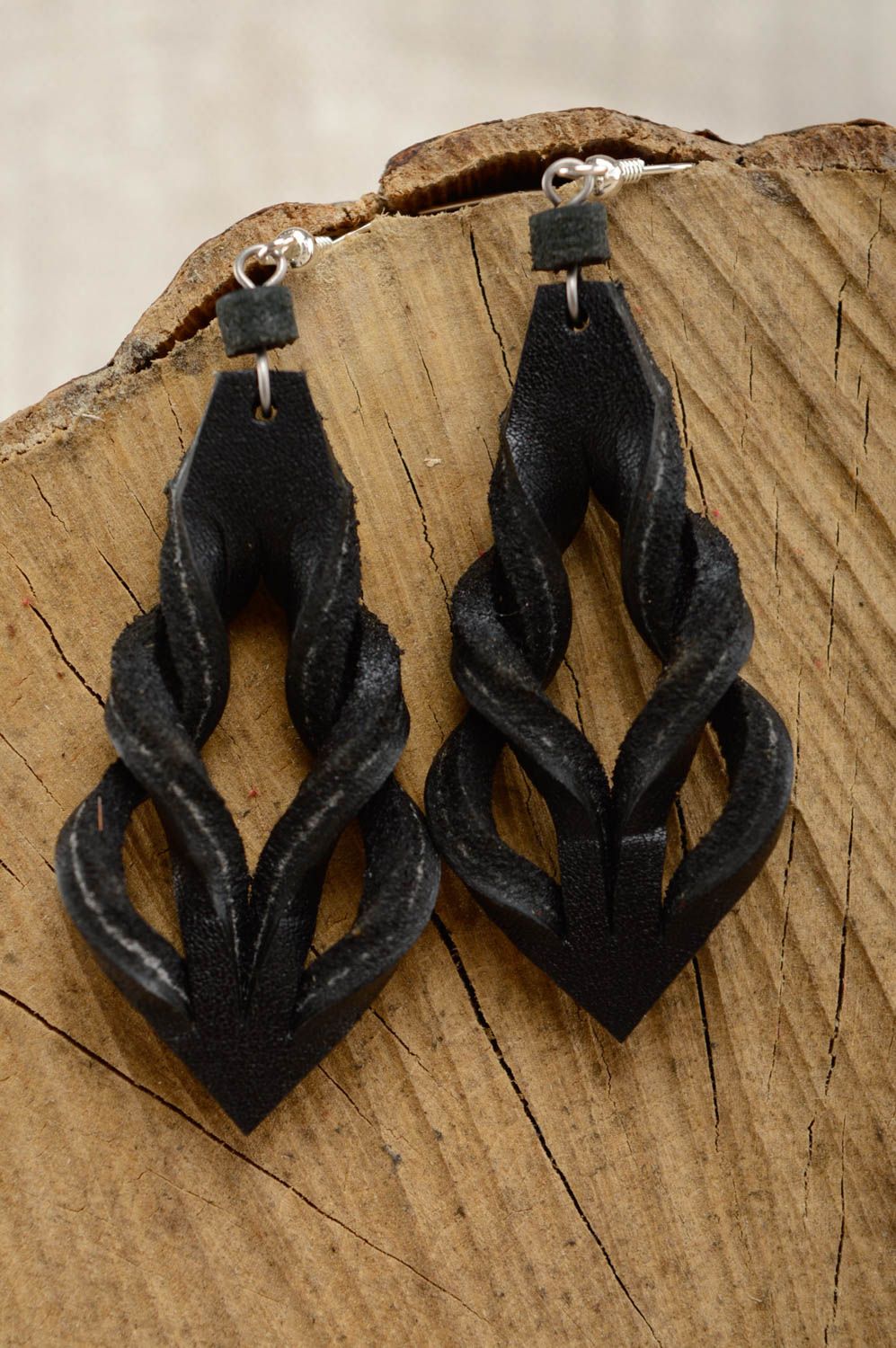 Longues boucles d'oreilles pendantes en cuir tressées noires faites main photo 1