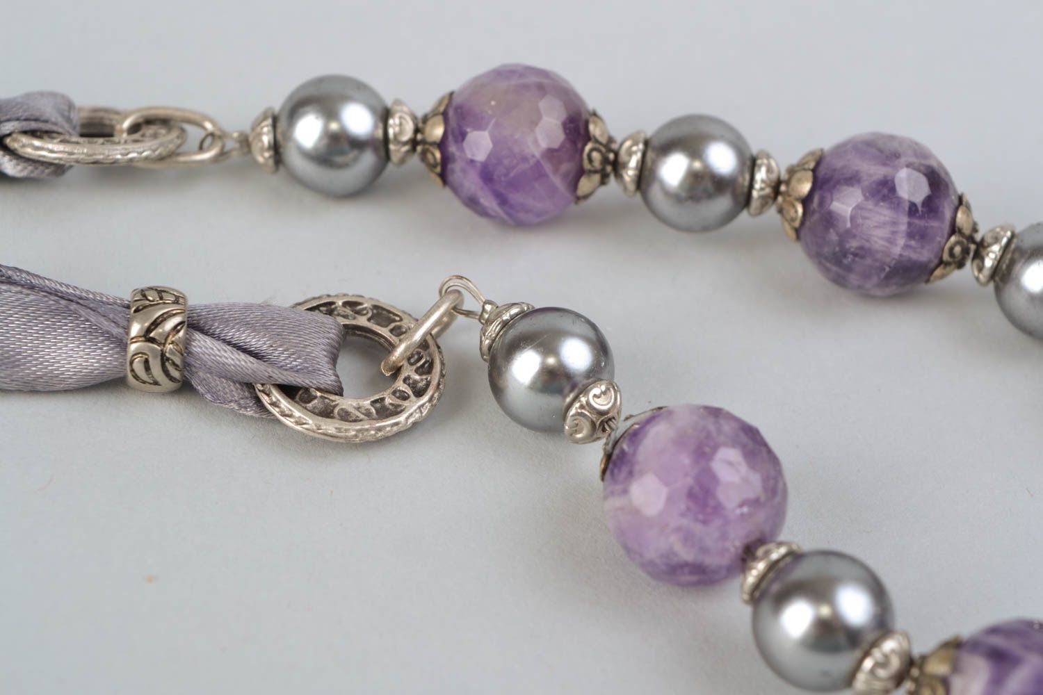 Beautiful necklace with natural stones of lilac color photo 3