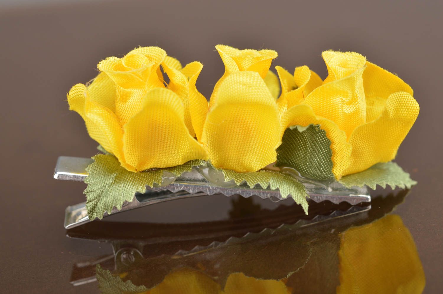 Детская заколка цветок желтая в виде розочек небольшая красивая ручной работы фото 2