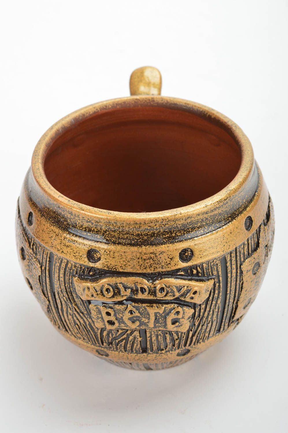 Handmade designer painted ceramic beer mug of gold color 500 ml photo 2