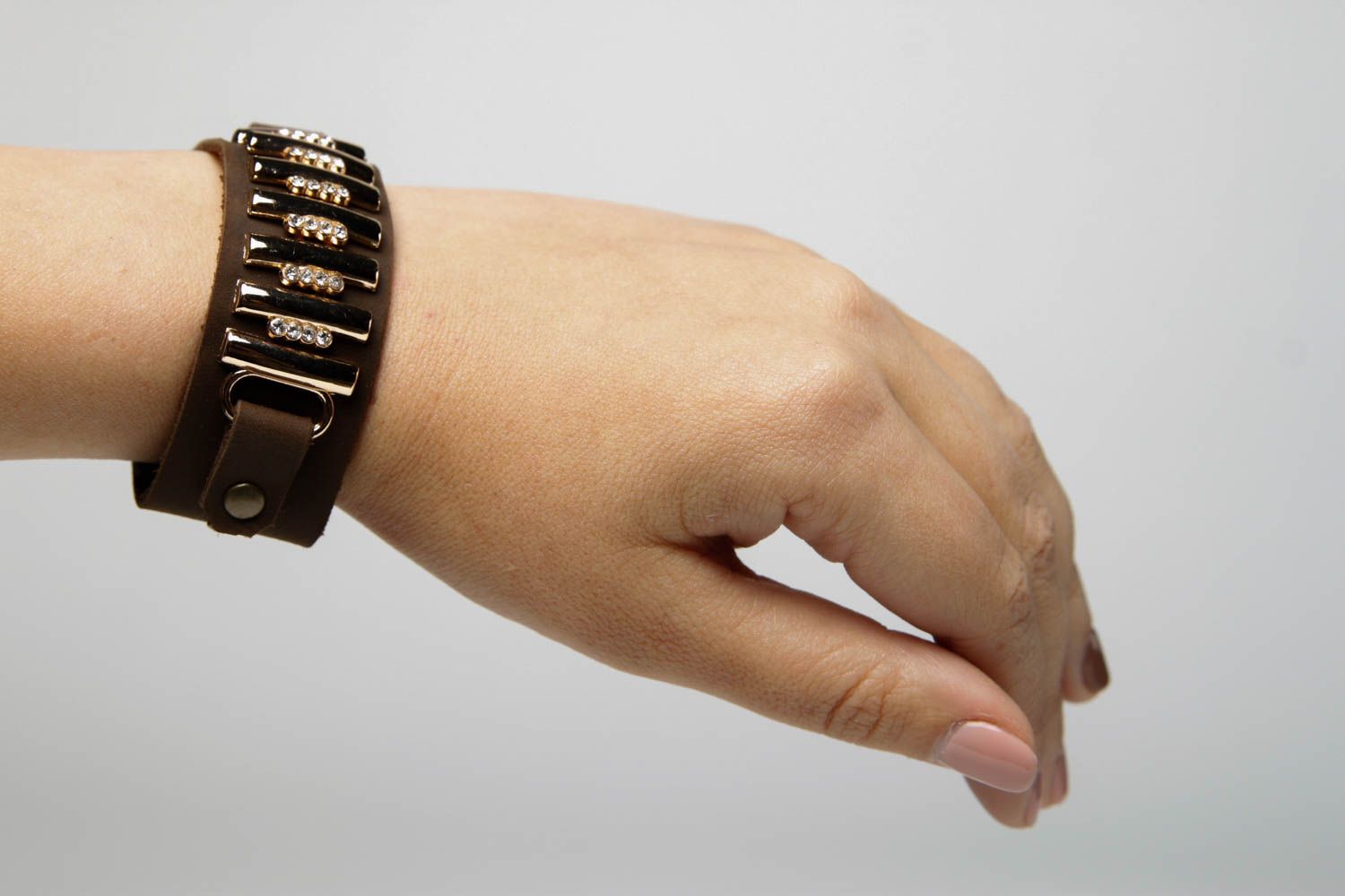 Bracelet en cuir Bijou fait main marron large métal Accessoire tendance photo 2
