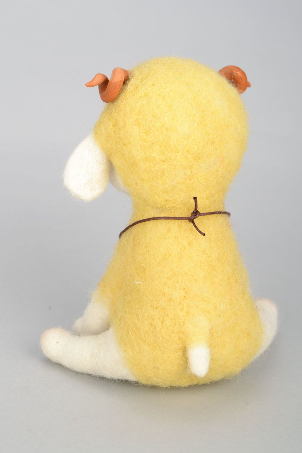 Doudou décoratif fait main Mouton jaune photo 5