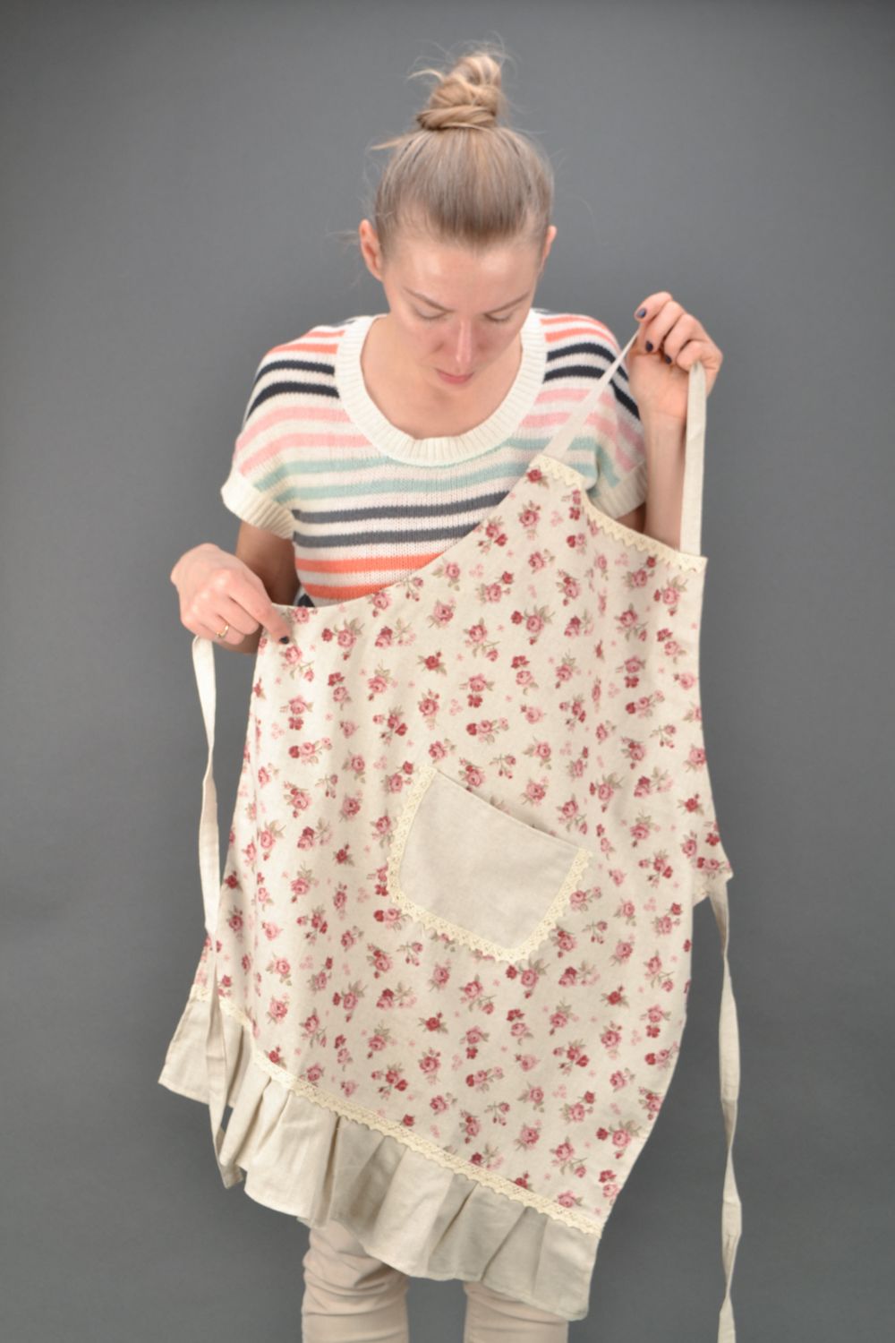 Women's fabric apron with trimming photo 2