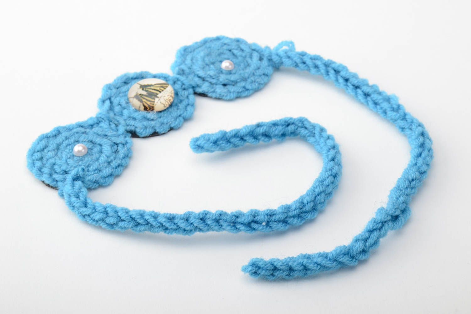 Collar tejido a ganchillo de hilos con cuentas artesanal original de mujer azul foto 4