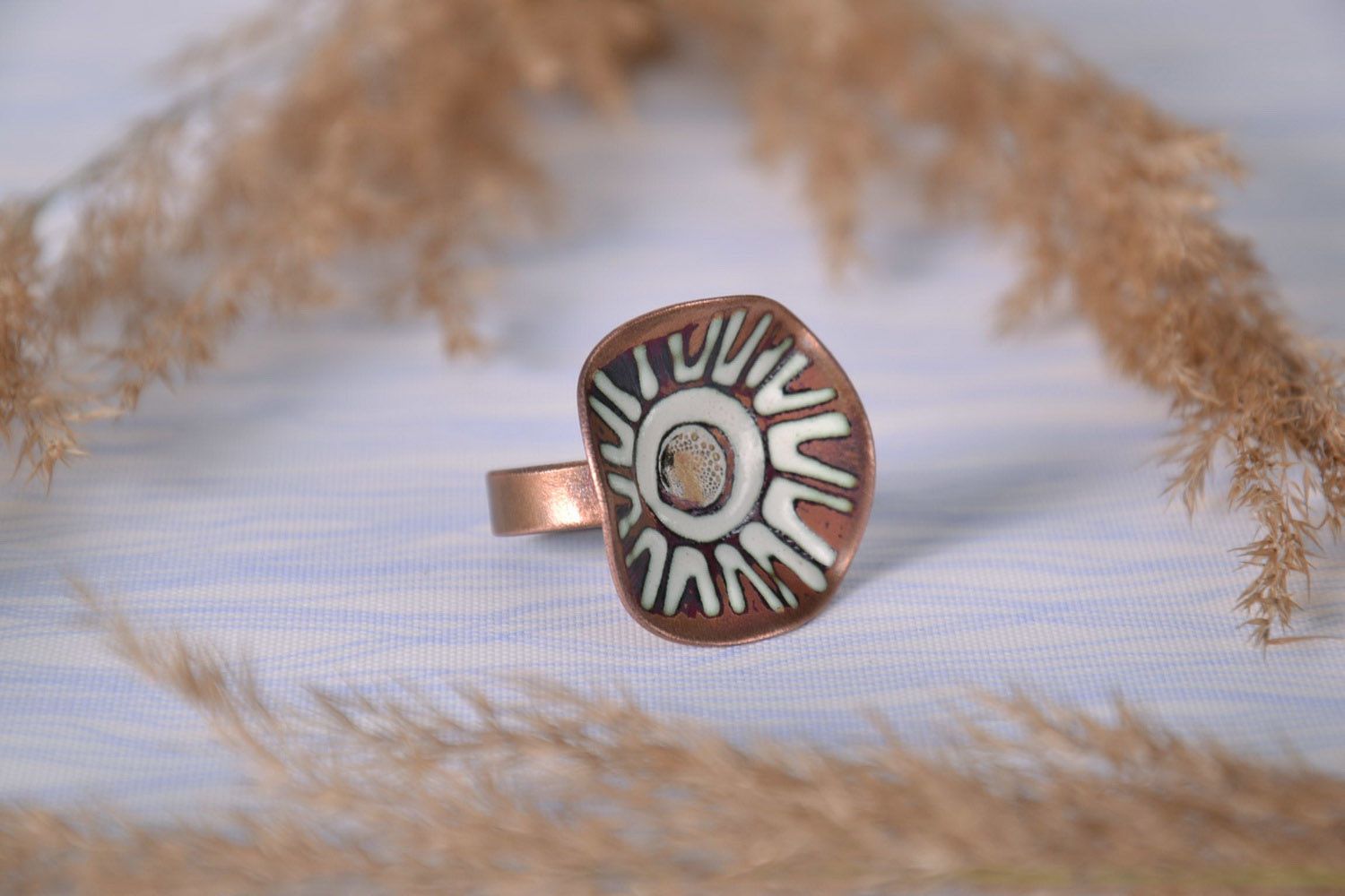 Emaillierter Ring aus Kupfer im ethnischen Stil foto 1