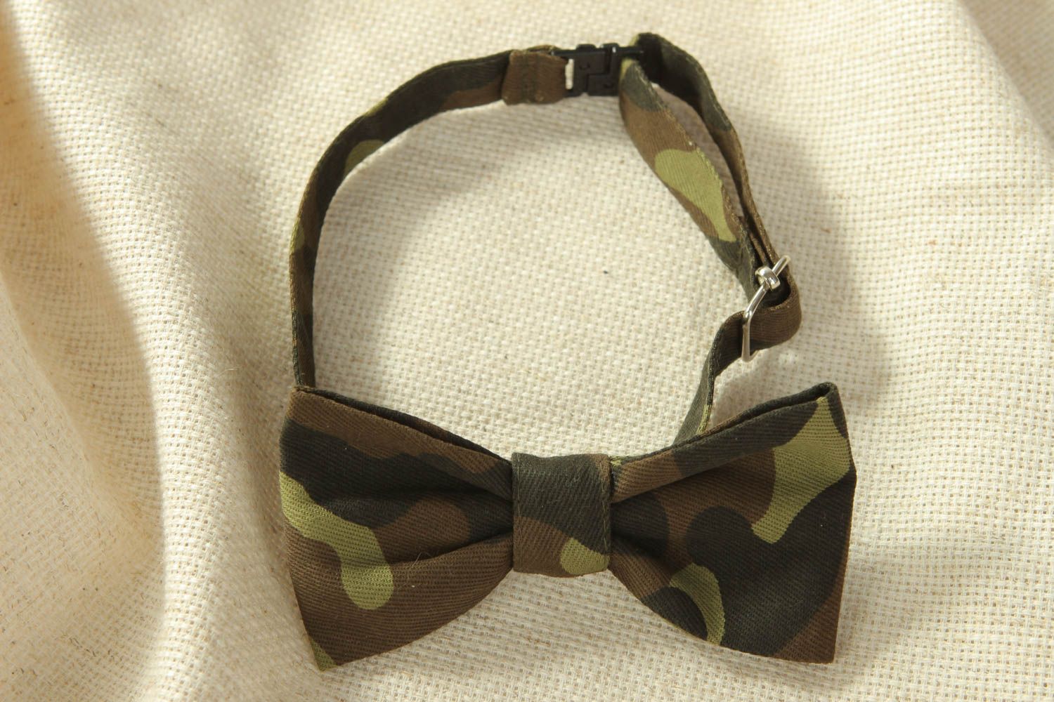 Cotton fabric bow tie of camouflage coloring photo 1