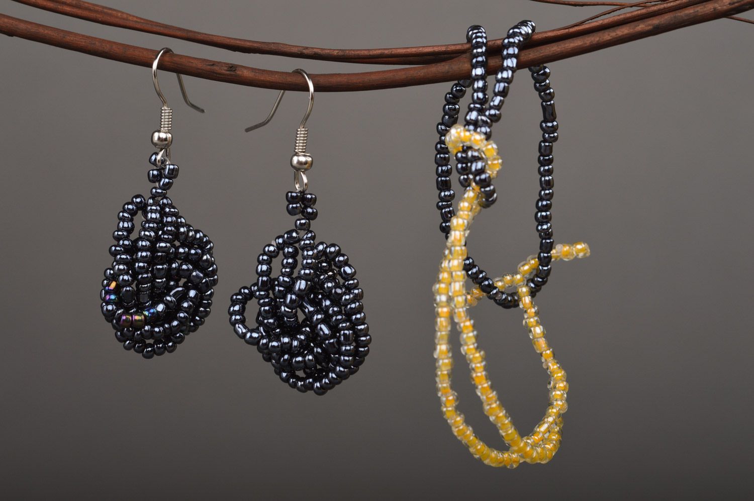 Handmade evening jewelry set black beaded dangle earrings and thin bracelet photo 5