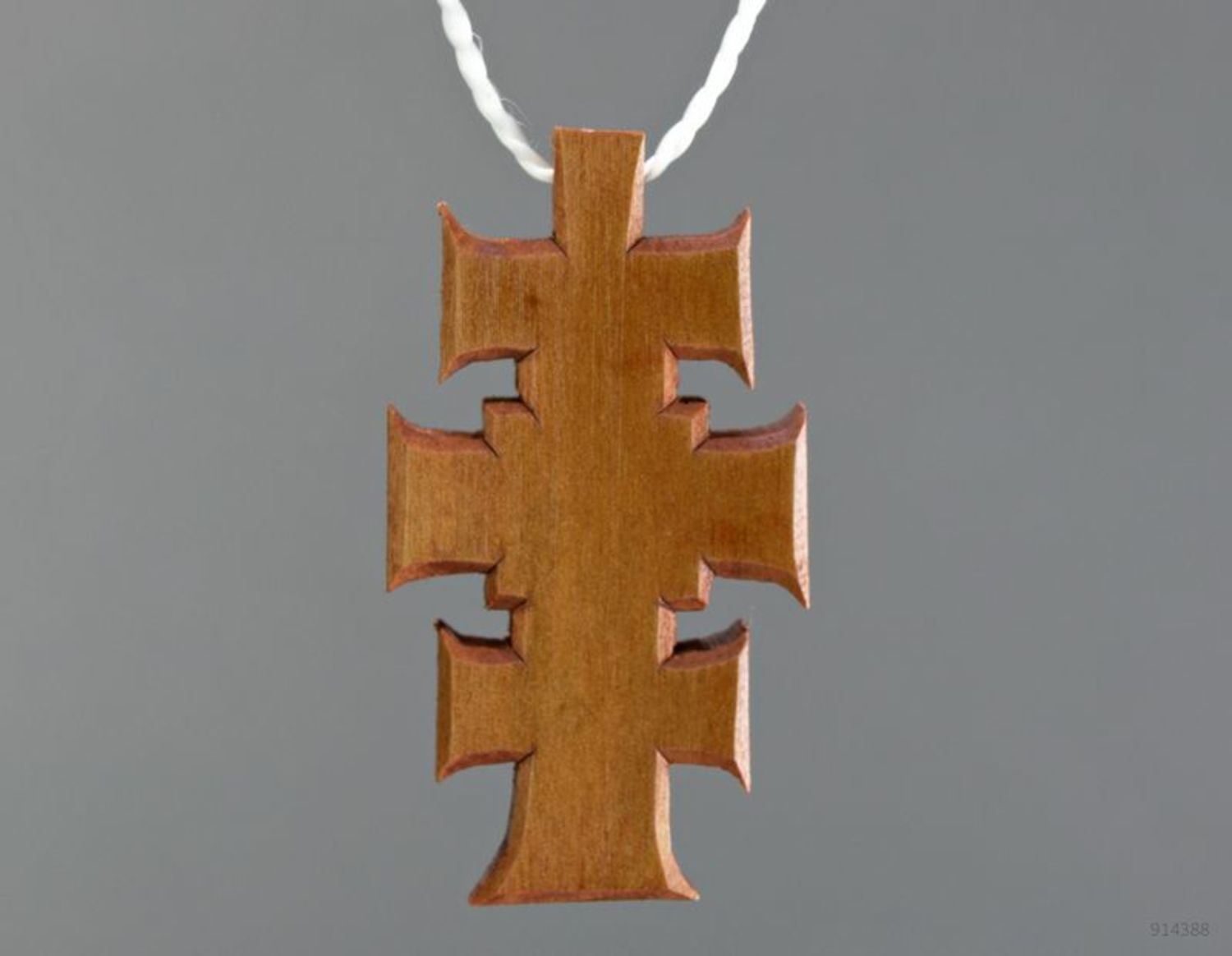 Crucifixo com três barras transversais foto 3