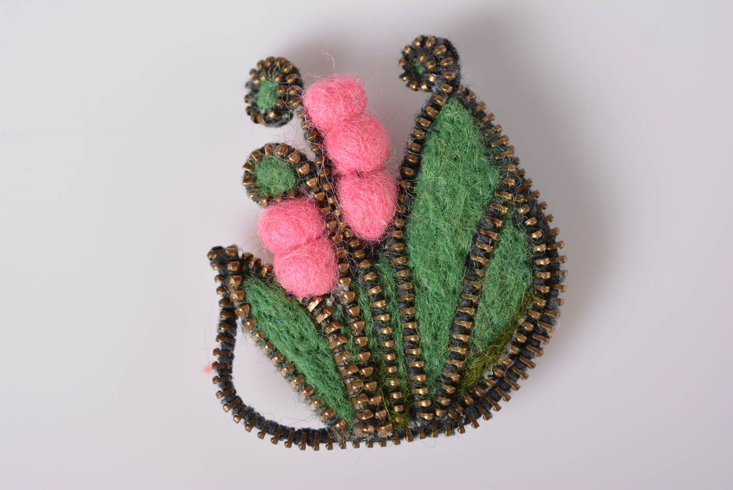 Broche fleur faite main Bijou fait main en laine feutrée originale Cadeau femme photo 5