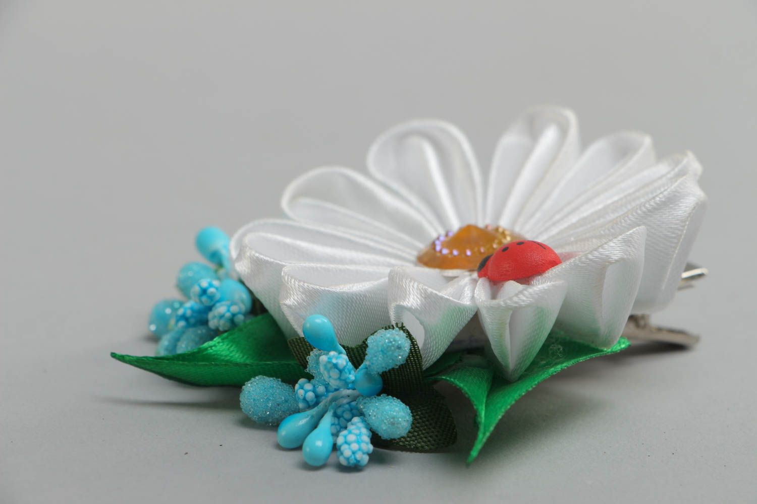 Homemade white satin flower hair clip kanzashi Camomile and Ladybug photo 3