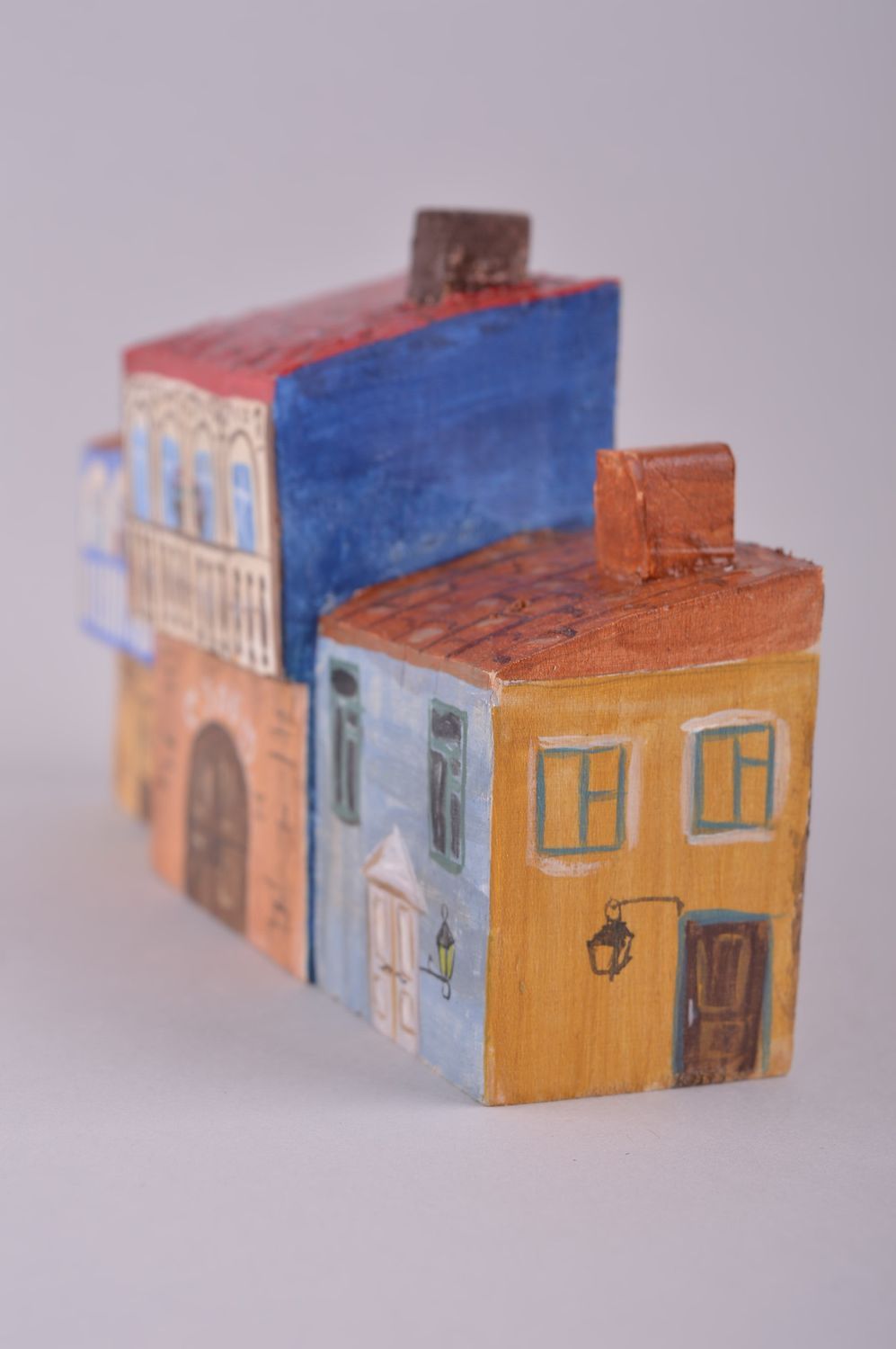 Figurine maison mini fait main Figurine bois peinte Déco intérieur originale photo 3