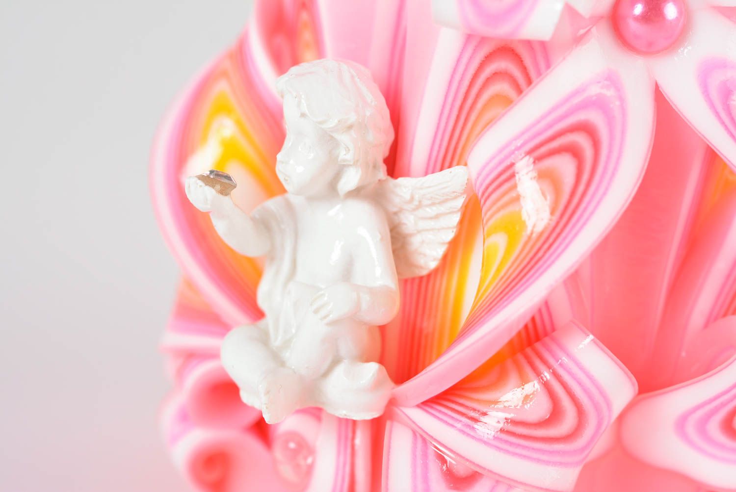 Свеча ручной работы красивая свеча розовая парафиновая свеча с ангелочком фото 5