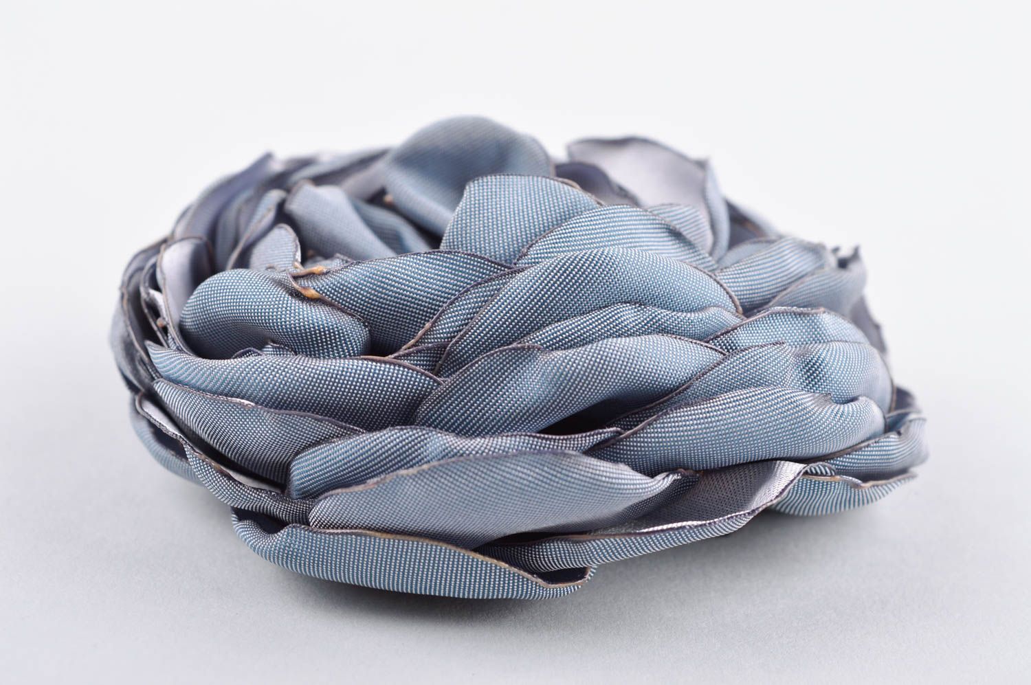 Broche textile Bijou fait main grande belle fleur grise Accessoire femme design photo 3