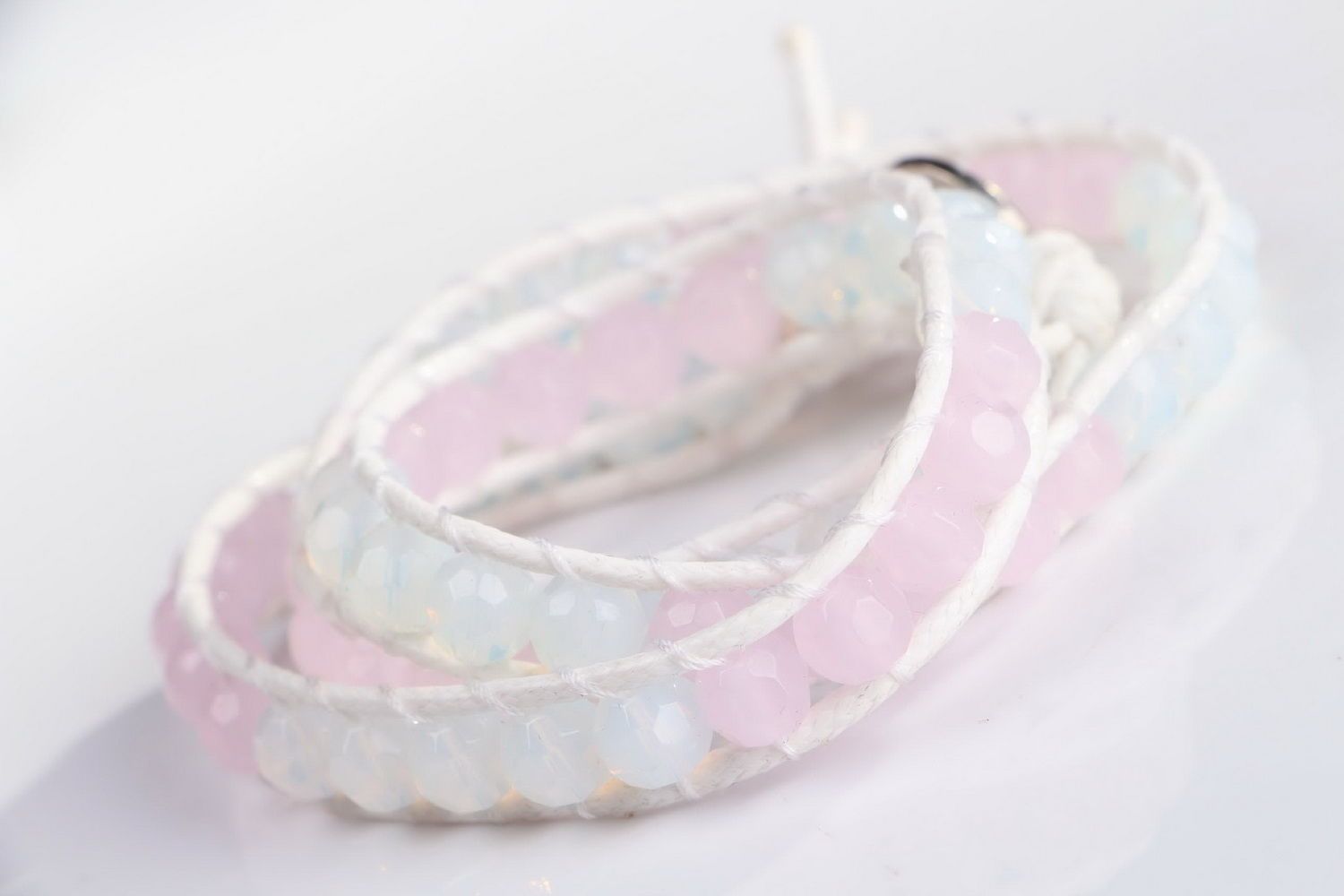 Handmade Armband aus rosa Quarz und Mondstein foto 1