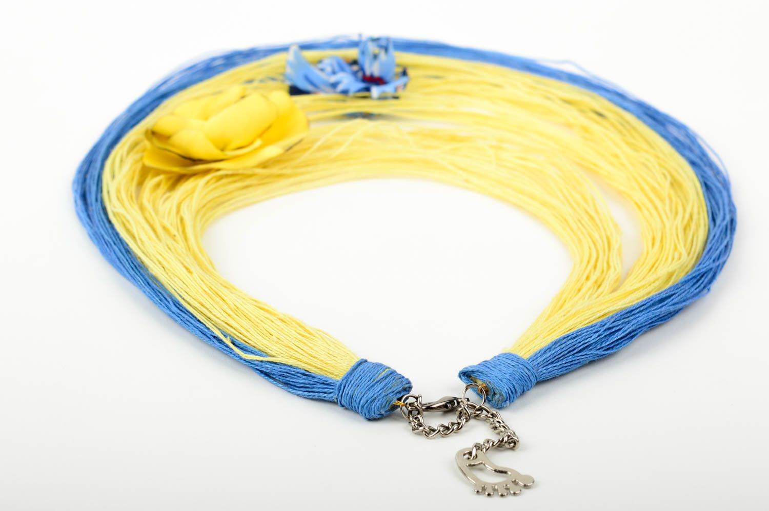 Collier textile Bijou fait main en fils bleu-jaune fleurs Cadeau pour femme photo 4