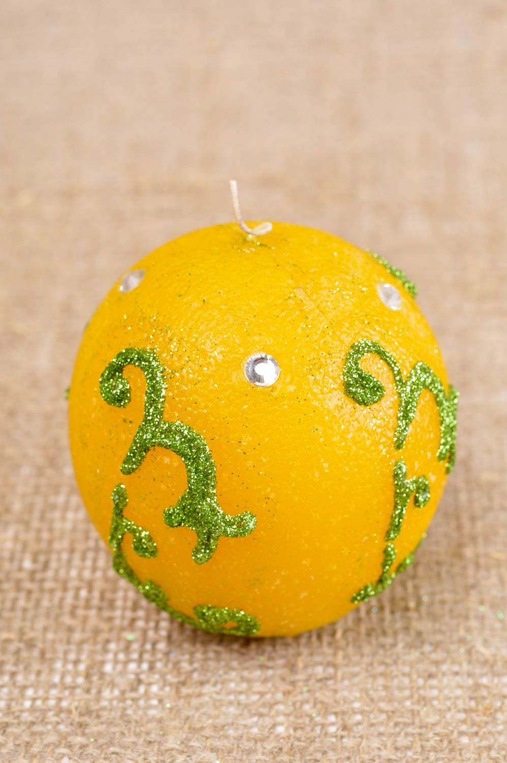 Vela decorativa de parafina amarilla regalo original decoración de casa  foto 3